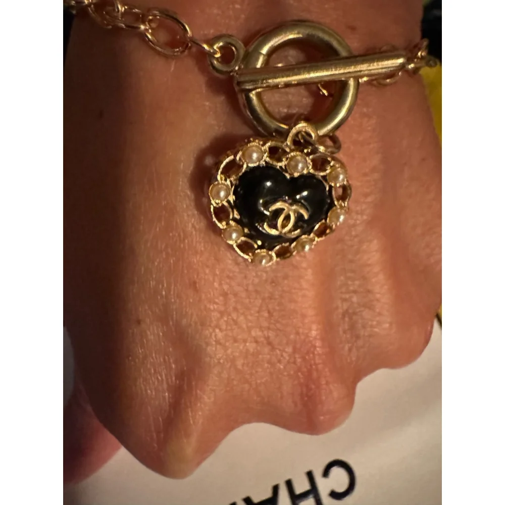 Handmade Gold Chain Bracelet Black Heart Charm Pearl Detail Designer Inspired - Picture 3 of 8